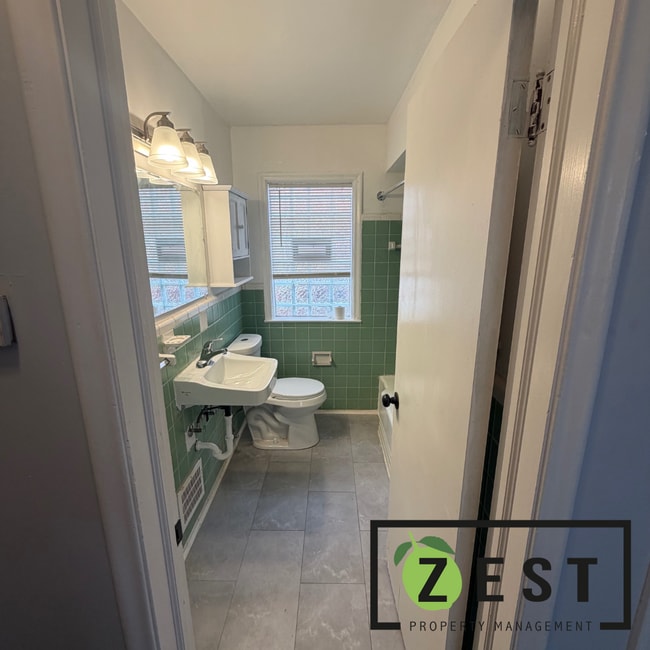 Building Photo - OPEN HOUSE-4/23! 4PM-430PM! Amazing 3 Bedroom 1 Bathroom - $1,225.00