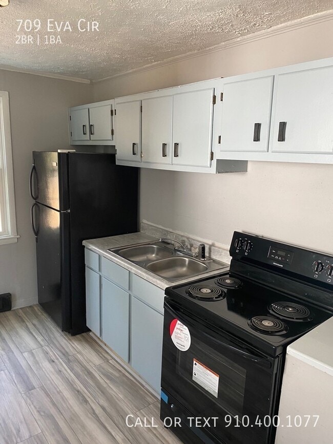 Building Photo - 709 Eva Cir