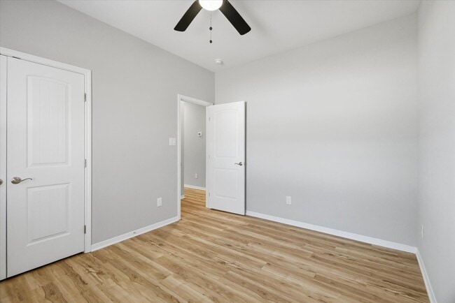 Building Photo - 205 N Bay