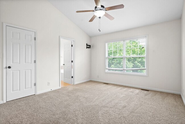 Building Photo - 3 Bedroom 2 Bath Pet Friendly Home For Ren...