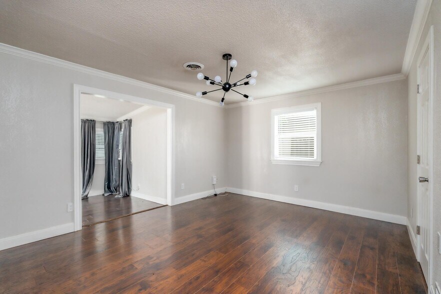 Building Photo - 3042 S 28th St