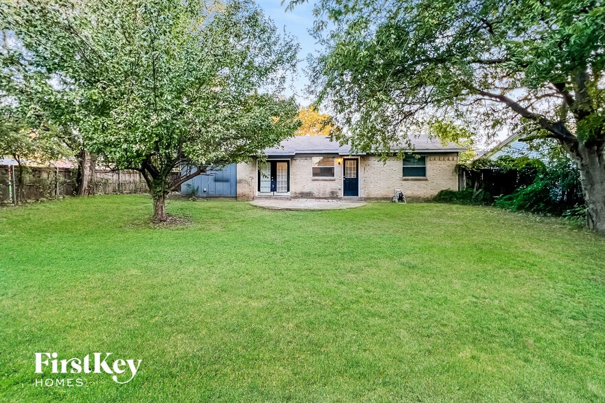 Building Photo - 302 Shorewood Dr