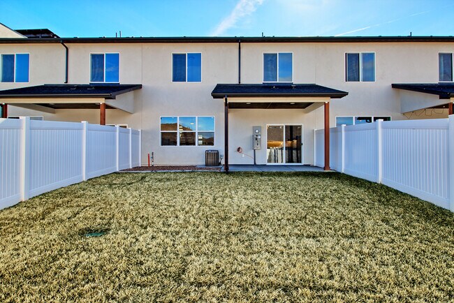 Building Photo - 681-628 28 Rd
