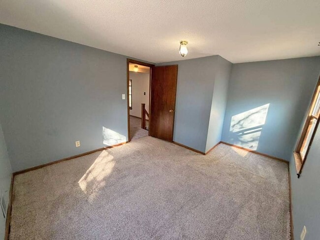 Building Photo - 2130 S Riverside Dr