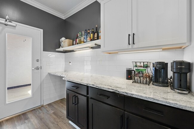 Building Photo - 1436 Indianola Ave