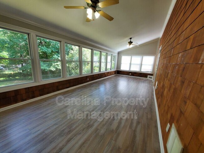Building Photo - 2545 Rea Rd