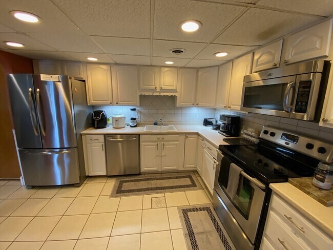 Building Photo - 4 Shadowbrook Ln