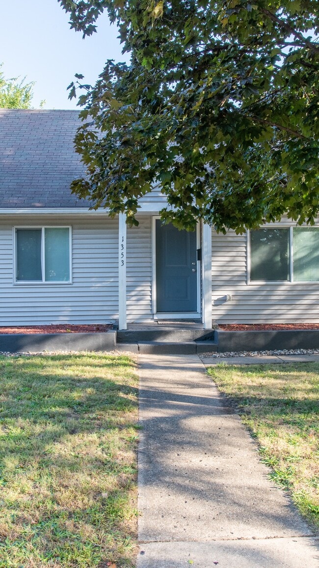 Primary Photo - 1353 Bissell St