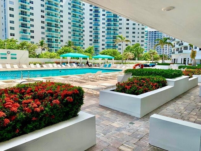 Building Photo - 3725 S Ocean Dr