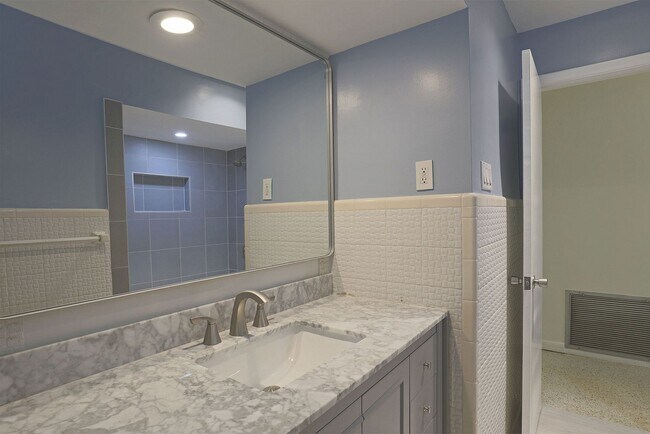 Building Photo - 1353 Stadler Dr