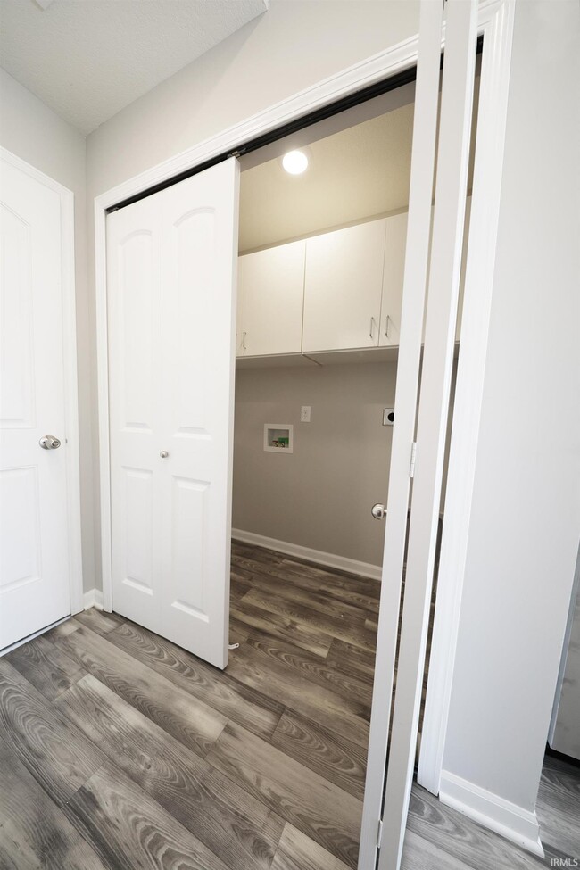 Building Photo - 3589 Canal Square Dr