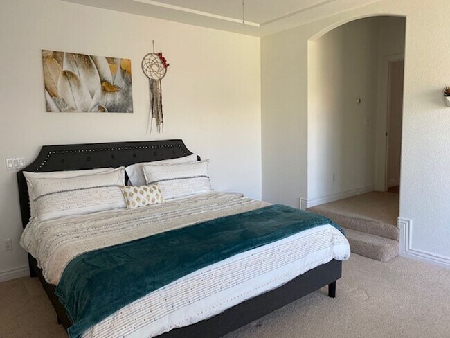 Building Photo - 3 BR + Bonus, Fully furnished, Includes Ut...