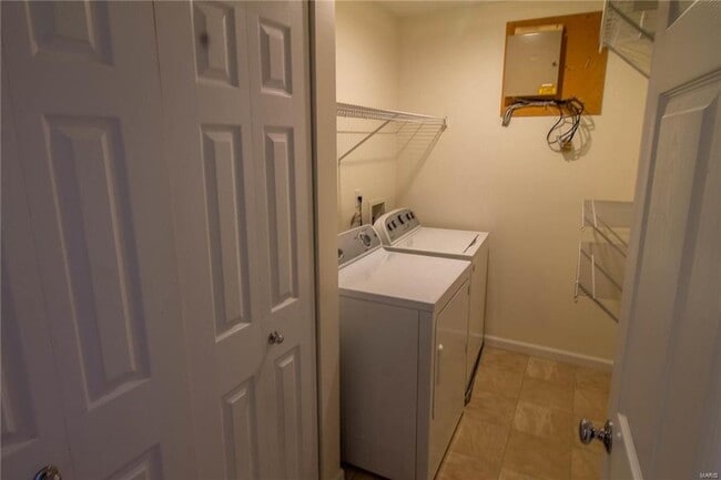 Building Photo - Beautiful 2 bedroom 2 bathroom condo in St. Peters