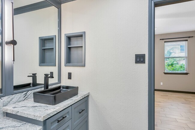 Building Photo - 18 N Star Ridge Cir