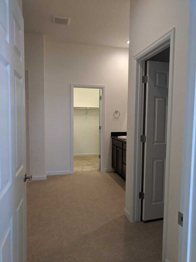 Building Photo - 6015 Medlar Pl