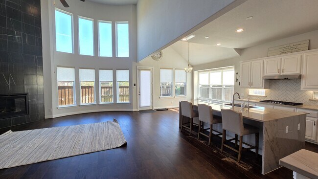 Building Photo - 1112 Maverick Dr