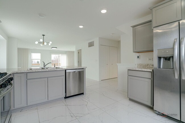 Building Photo - 667 W Hickory St