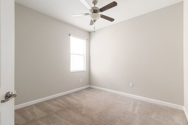 Building Photo - Spacious 4 bed, 3 Bath Terra Bella Home fo...