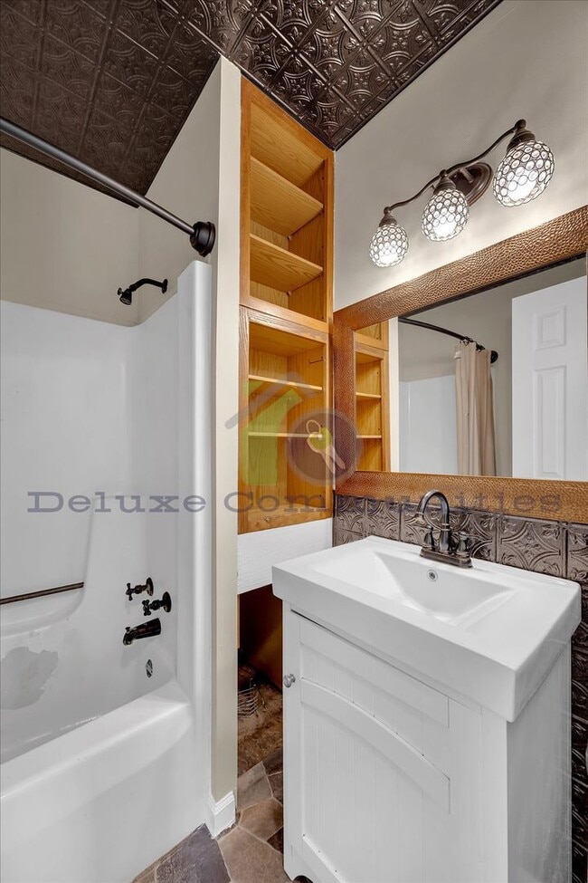 Building Photo - Darling 2 Bedroom Home in Middleville