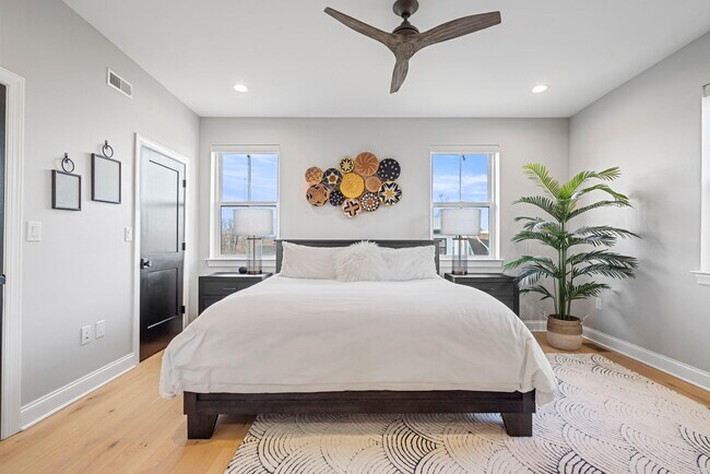 Building Photo - 330 Wright St