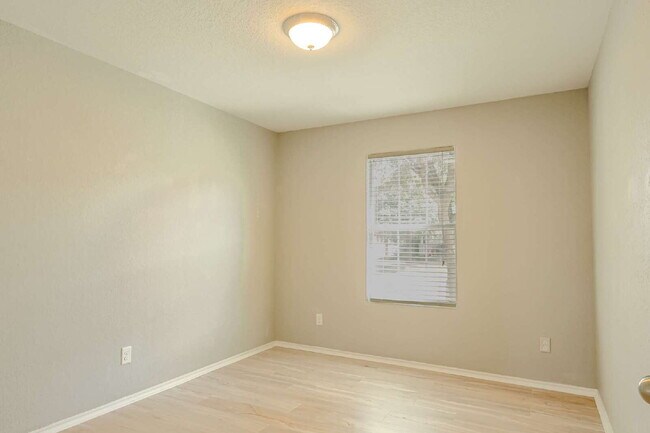 Building Photo - 11934 Dove Ranch