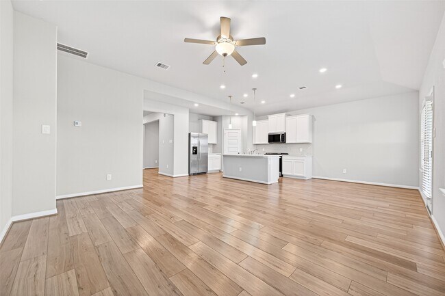 Building Photo - 1322 Eagle Pass Dr