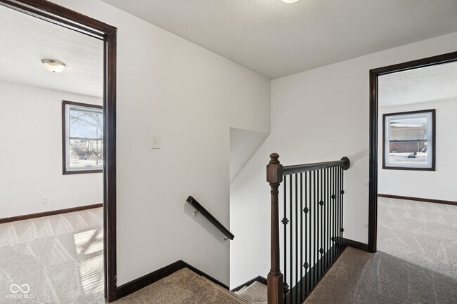 Building Photo - 218 W Main St