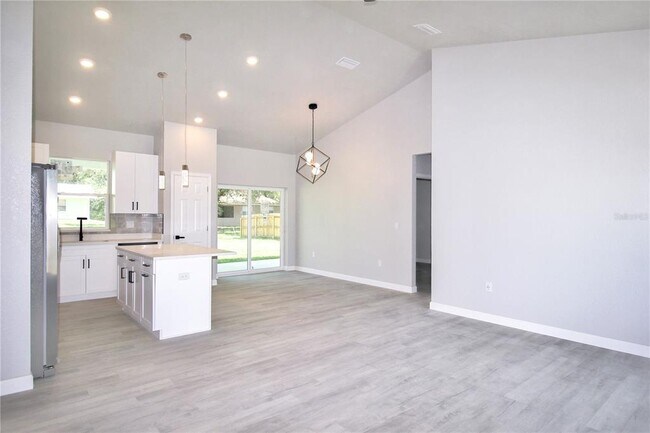 Building Photo - 4000 Garienda Ave