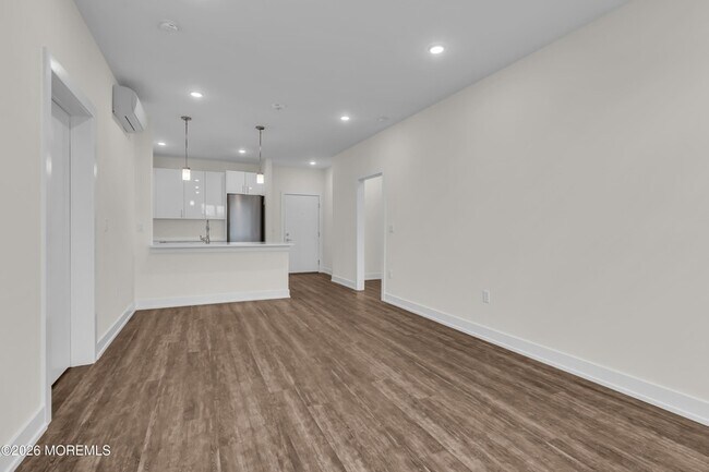Building Photo - 521 Lakeview Ave