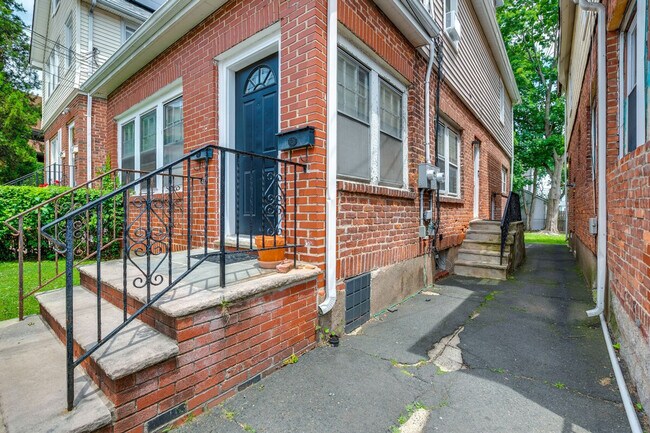 Building Photo - 278 High St