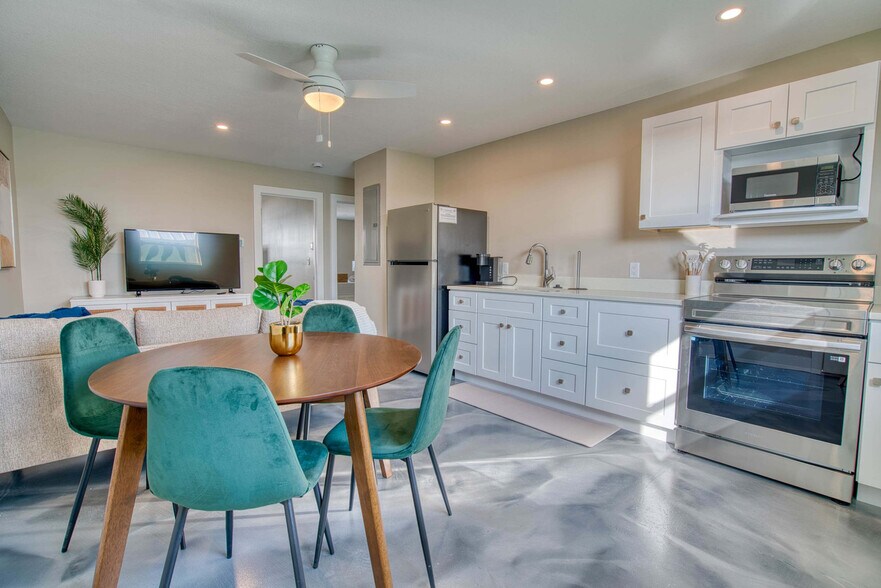 Building Photo - 126 Mango St