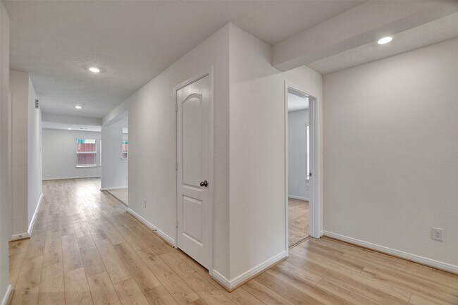 Building Photo - 18214 Sessile Oak Dr