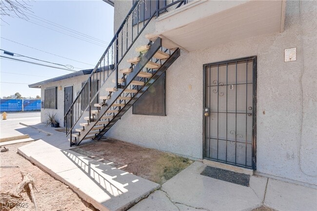 Building Photo - 312 E Tonopah Ave