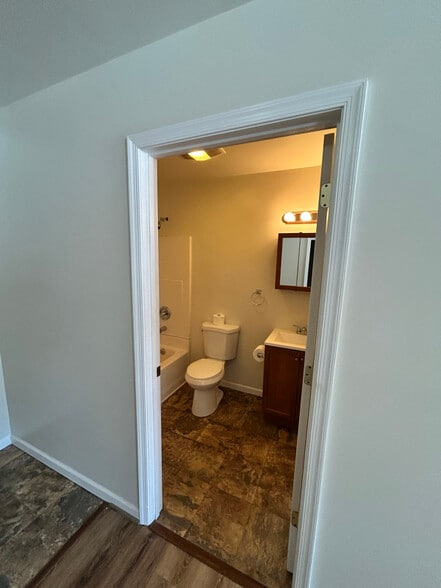 Building Photo - 231 Constant Ave