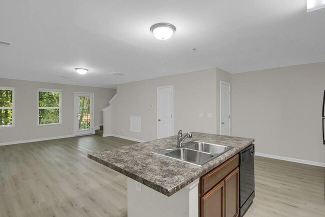 Building Photo - 2144 Belmont Cir NE