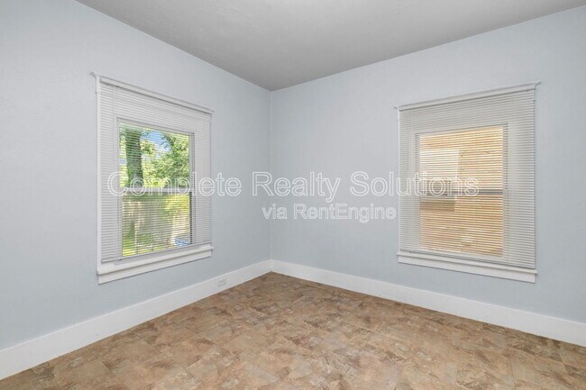 Building Photo - 8896 Alva Ave