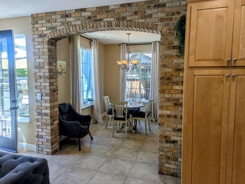 Building Photo - 333 Foothill Dr