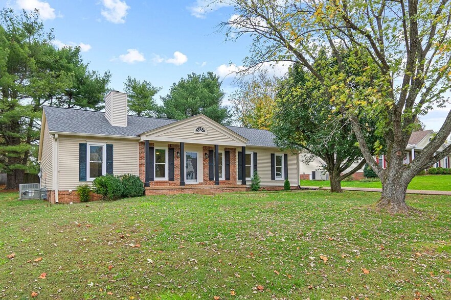 Building Photo - 723 Riverview Dr