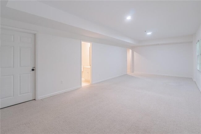 Building Photo - 530 Saddlebrook Dr