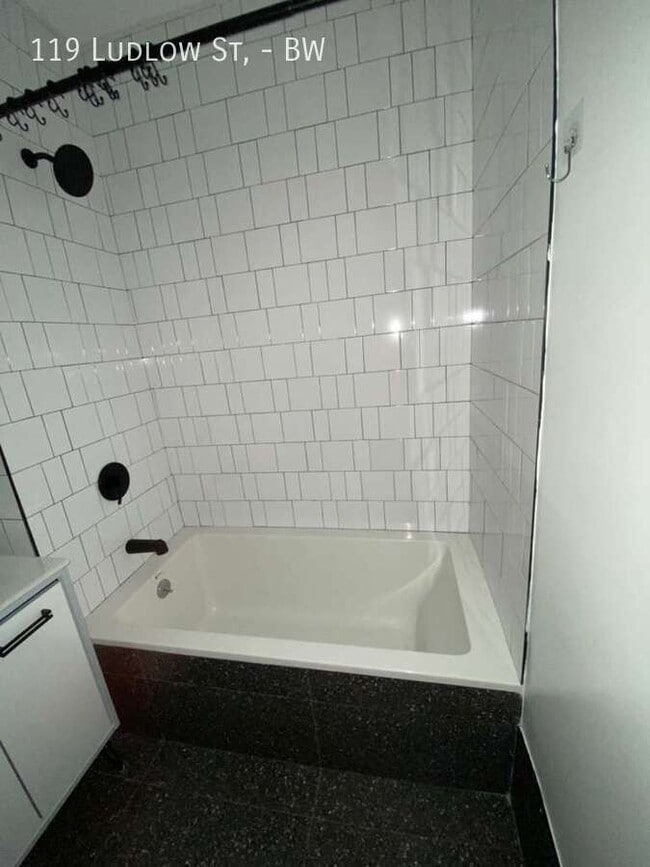 Building Photo - 119 Ludlow St