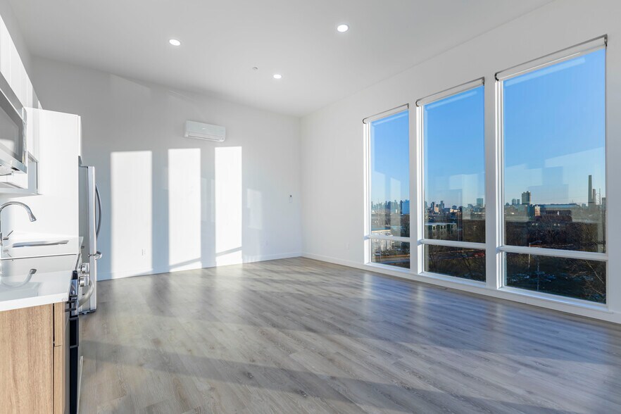 Building Photo - 319 Broadway