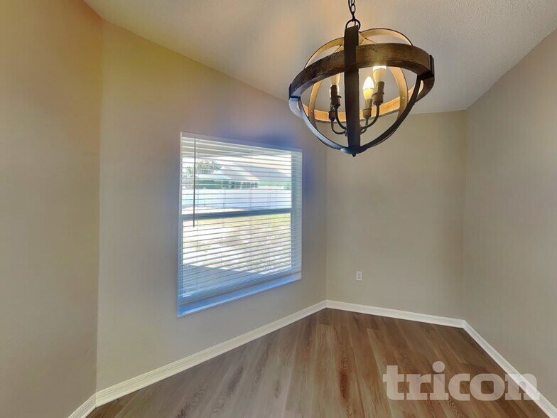 Building Photo - 7152 Summit Dr