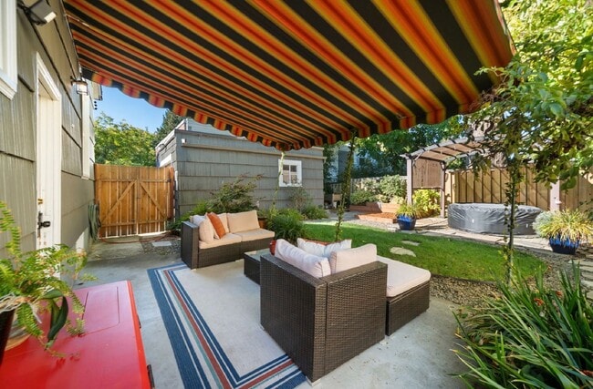 Building Photo - Rich Mediterranean Style Home - Separate Living Quarters 3 Bedrooms + office, 2 Kitchens - Walkth...