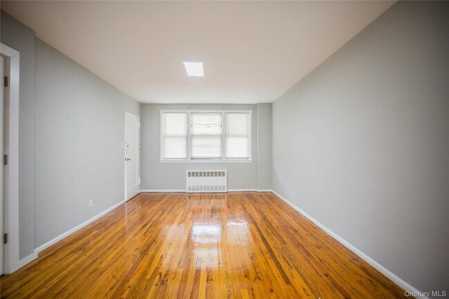 Building Photo - 470 E Broadway