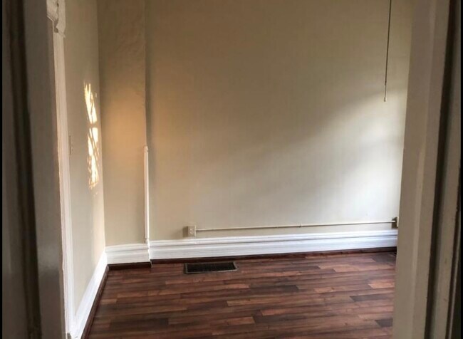 Building Photo - 1014 N Paulina St