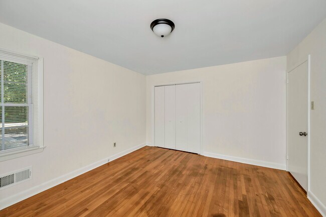 Building Photo - 2320 Dorety Pl