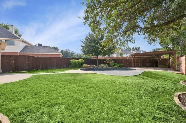 Building Photo - 6043 Fieldstone Dr