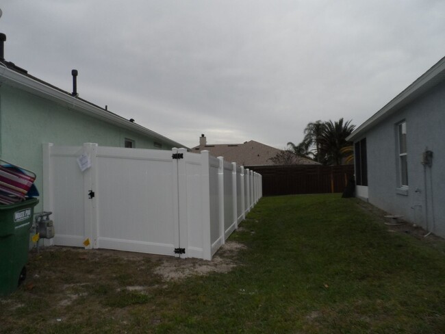 Building Photo - 4 BEDROOM - GATED TWIN LAKES SUBDIVISION -...