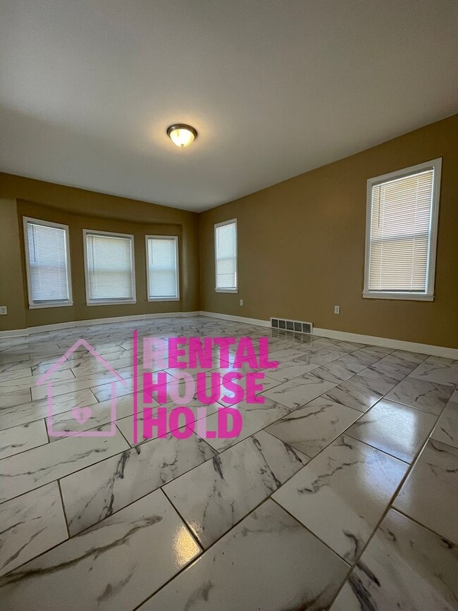 Building Photo - Gorgeous 3 Bedroom Home Awaits Just $1350 ...