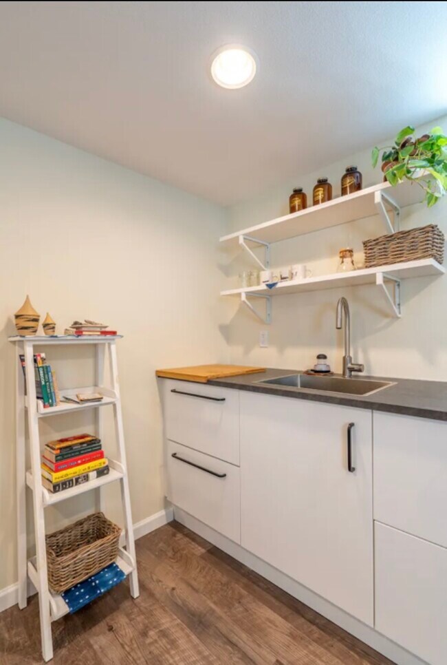 Building Photo - 3330 SE Franklin St